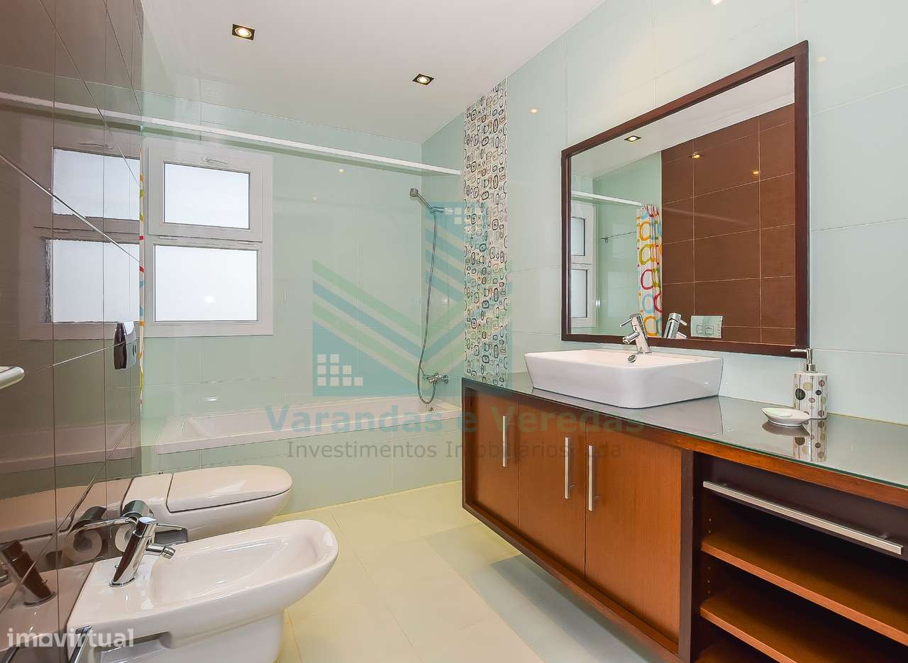 Moradia de luxo T5 com piscina e anexo-37