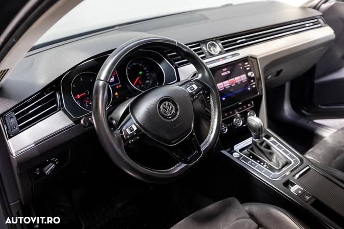 Volkswagen Passat Variant 2.0 TDI DSG 4Motion Highline - 19