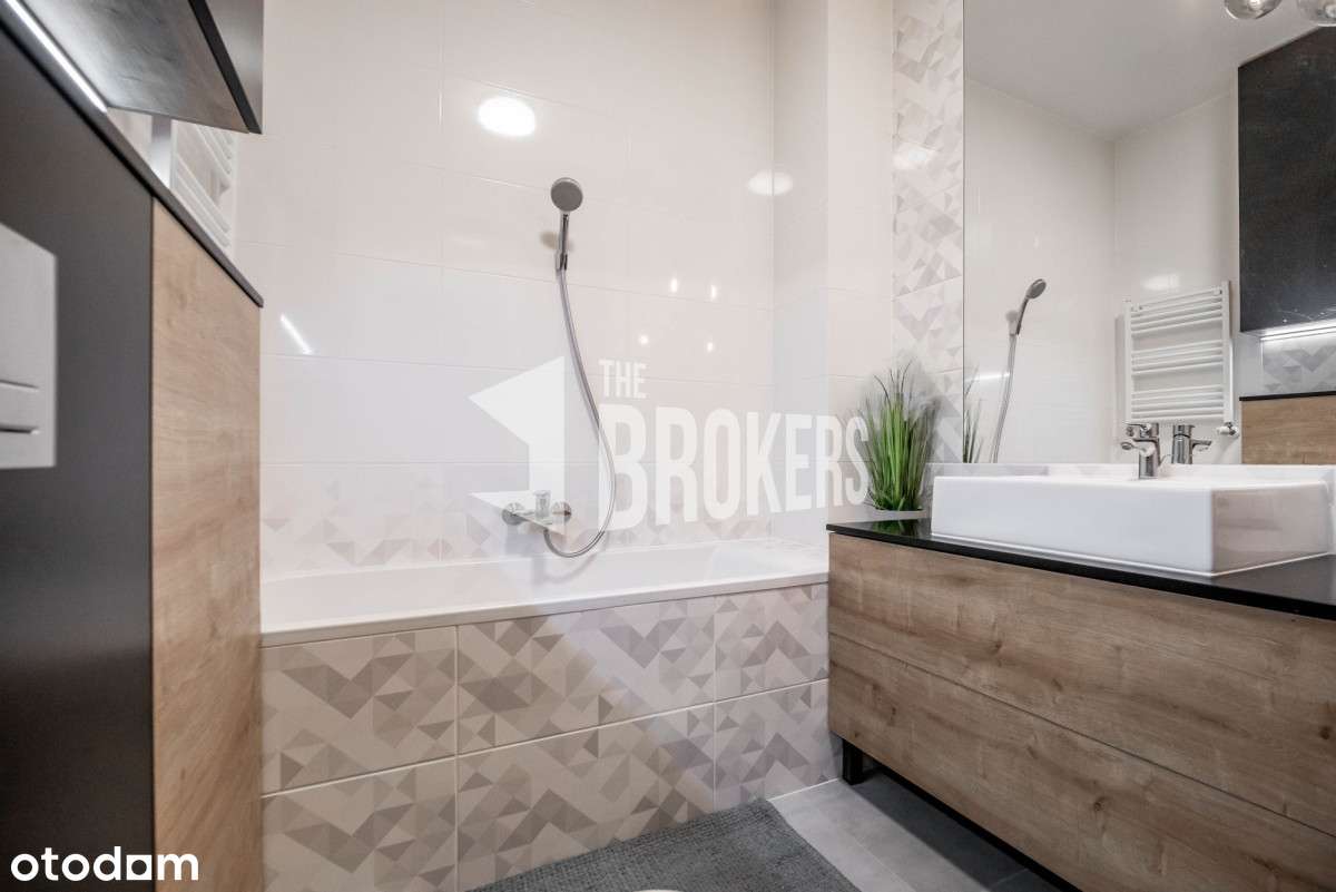 Pięknie wykończony segment z ogrodem i garażem.-8