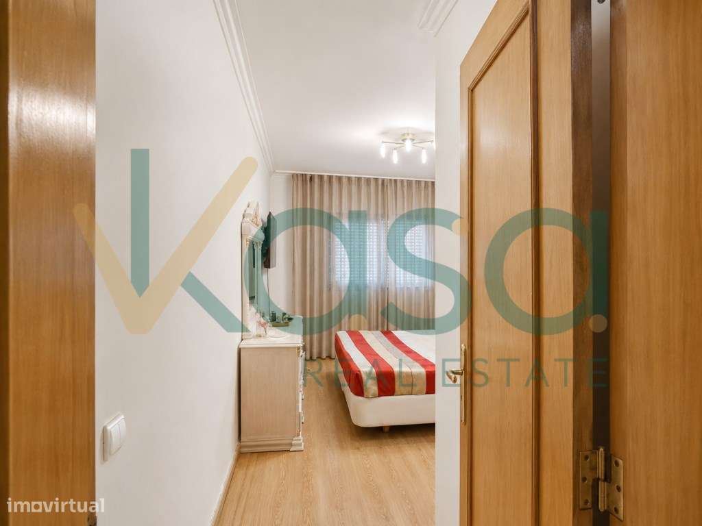 T2 amplo com 98 m², garagem independente, varanda e elevador | Alto...-9