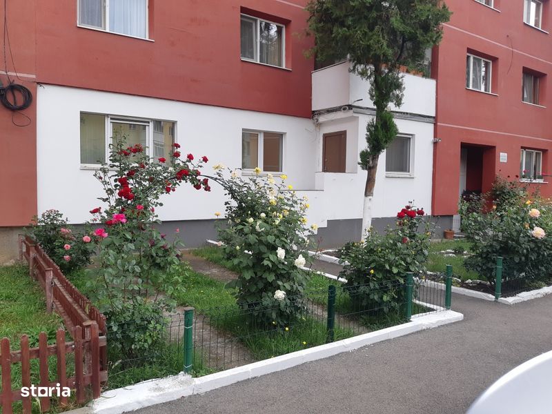 Vând schimb apartament cu 4 camere