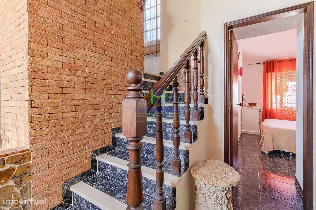 Moradia T4 com Quintal  à venda no Chinicato - Lagos-17