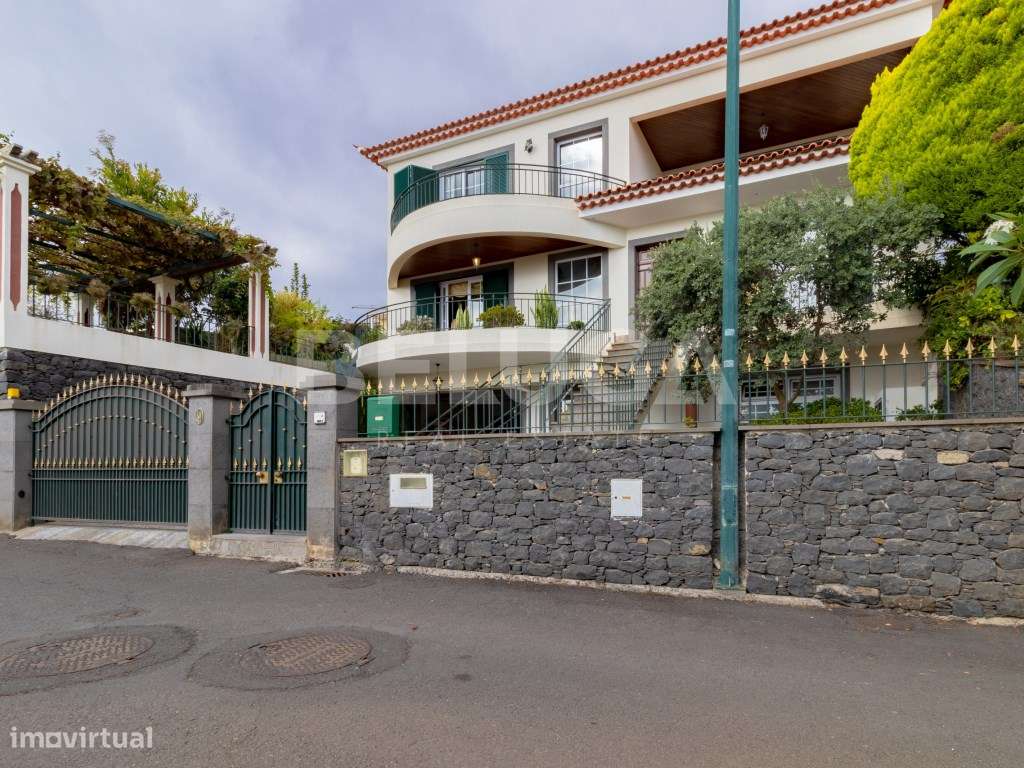 MORADIA T4 COM QUINTAL || URBANIZAÇÃO 'QUINTA DO FAIAL' (FUNCHAL)-5