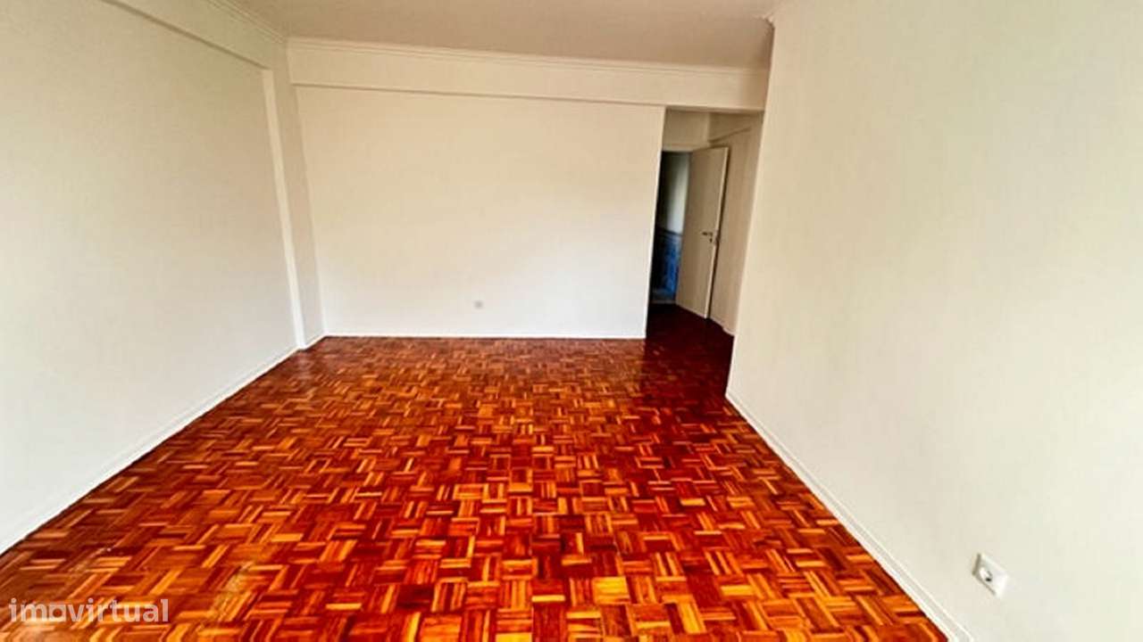 Apartamento T2 à venda na Avenida Santa Maria, Cacem-16