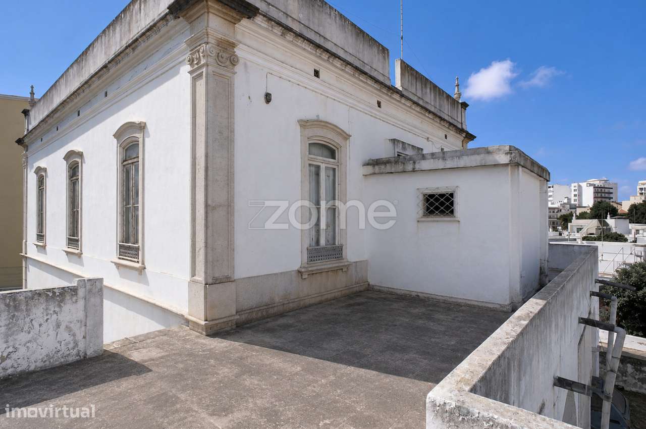 Palacete com Terreno no Centro de Olhão-2