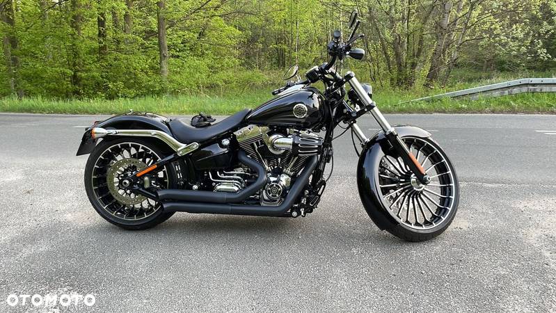 Harley-Davidson Softail Breakout - 13