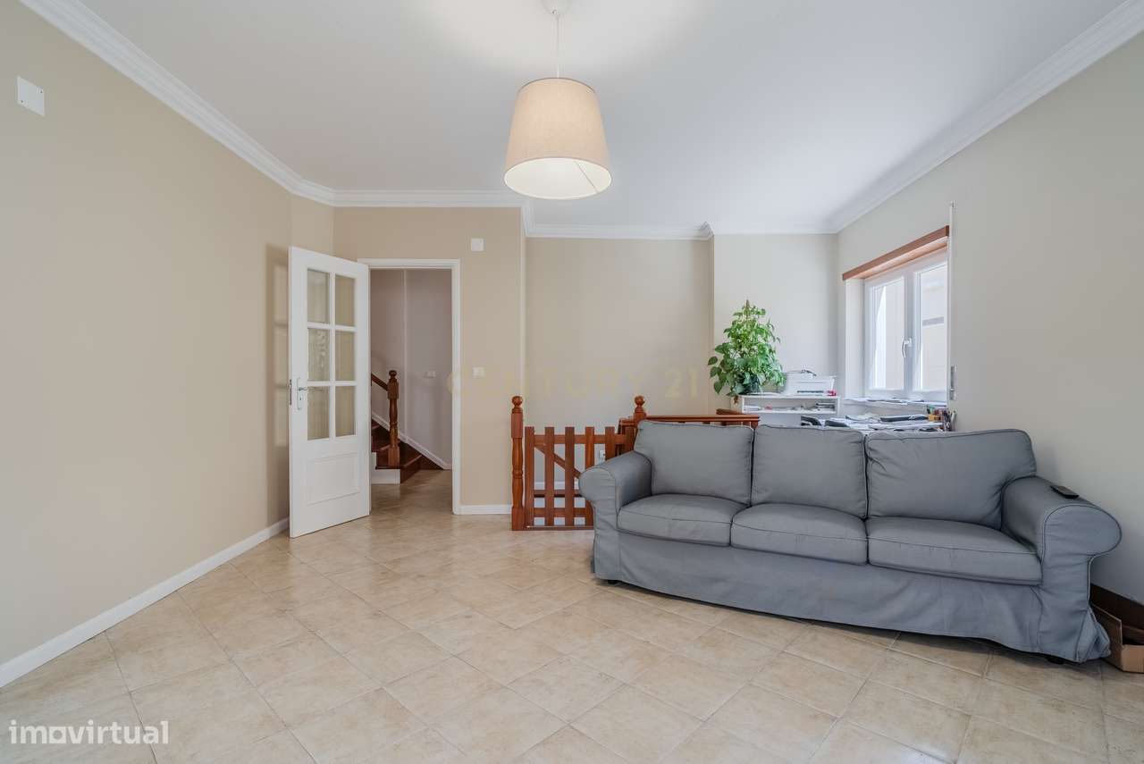 Moradia Geminada de 3 Pisos no Seixal – Vista Mar e a 5 Minutos da Pra - Grande imagem: 5/60