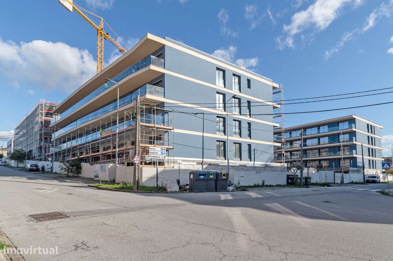 Apartamento T3 novo com lugar duplo de garagem na Madalena.-6