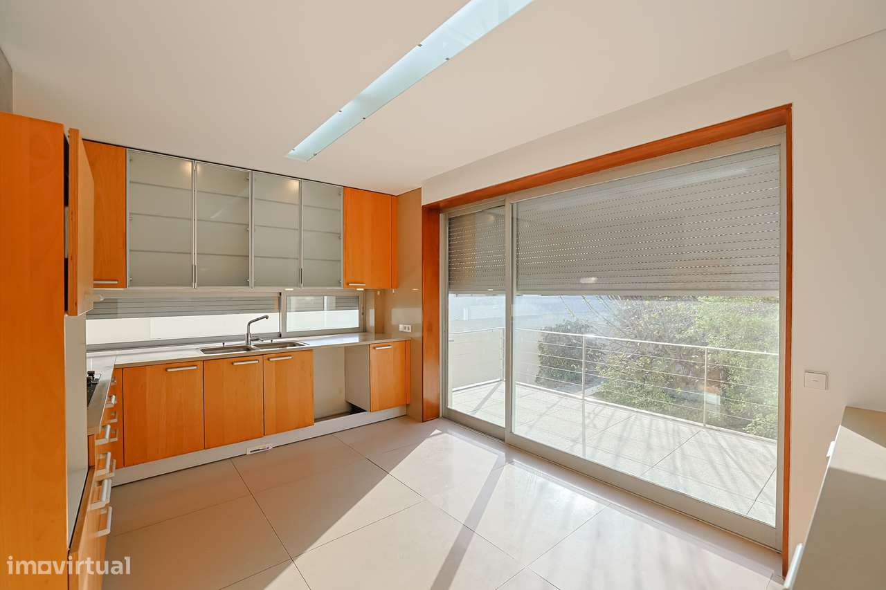 Moradia T3, Individual, c/ 3 pisos, Garagem Dupla e Jardim-32