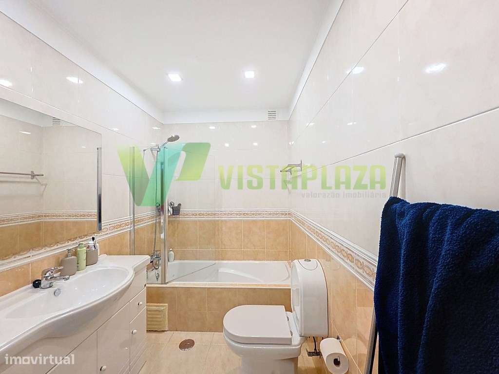 Apartamento T2 com duas casas de banho e espaço de garagem-20