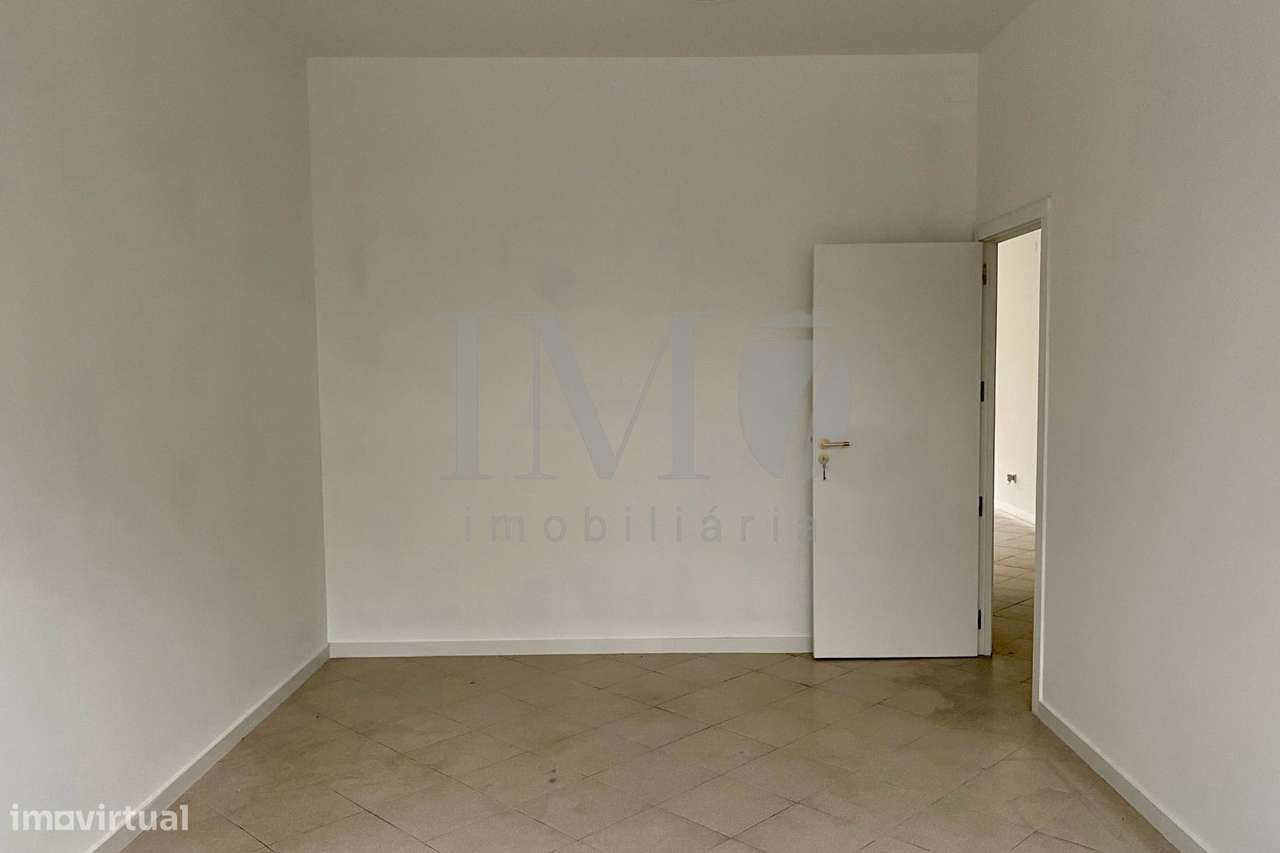 Loja para Venda Arcozelo-Barcelos - Grande imagem: 3/17