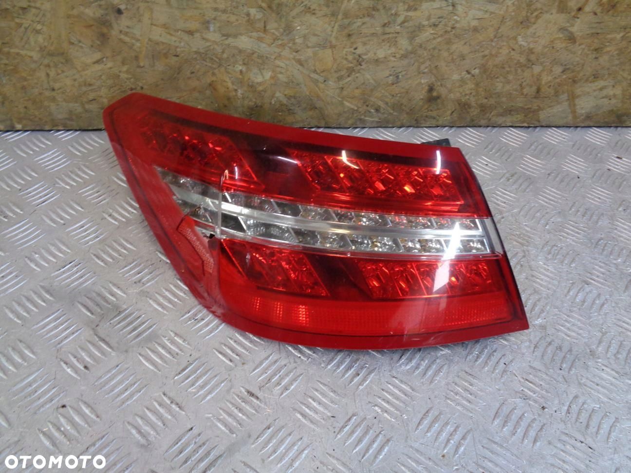 LAMPA LEWY TYŁ TYLNA MERCEDES E-KLASA W207 EU A2078200164 - 1