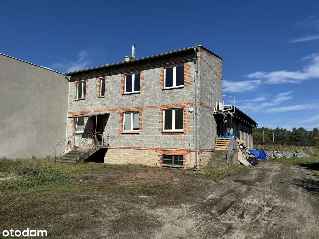 Barnów - hala magazynowo-produkcyjna plus biuro i duży teren-1