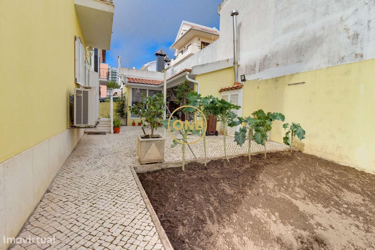 Moradia T4 com Jardim e Garagem na Ramada, Odivelas-49