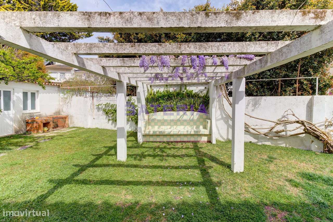 Moradia Independente T5 em Linda-a-Velha-44