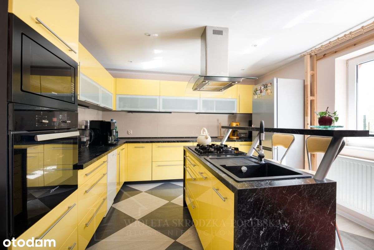 Dom przy lesie z dużą działką-7