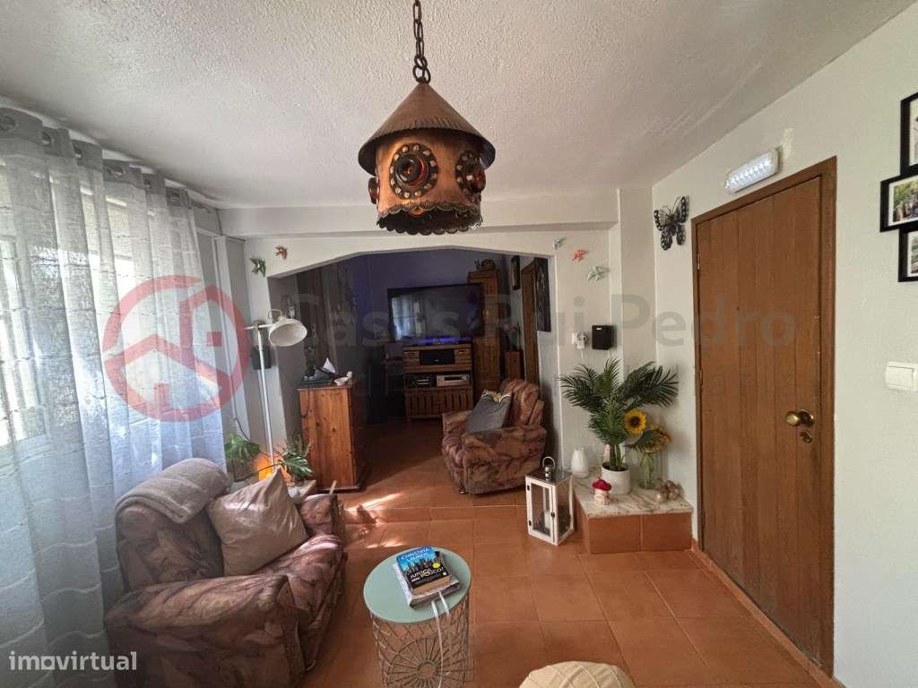 Moradia com dois apartamentos independentes no Laranjeiro, Almada-13