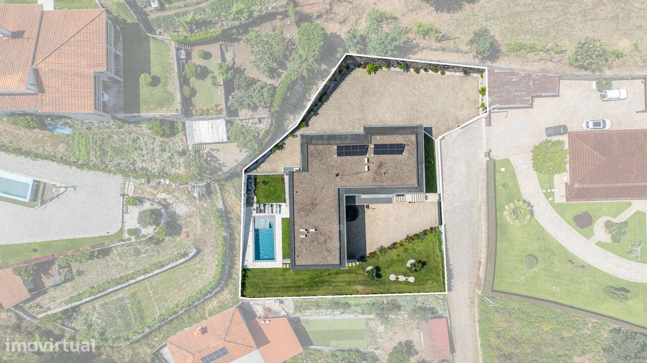 Moradia de Arquitetura Contemporânea com Piscina | Fafe-43