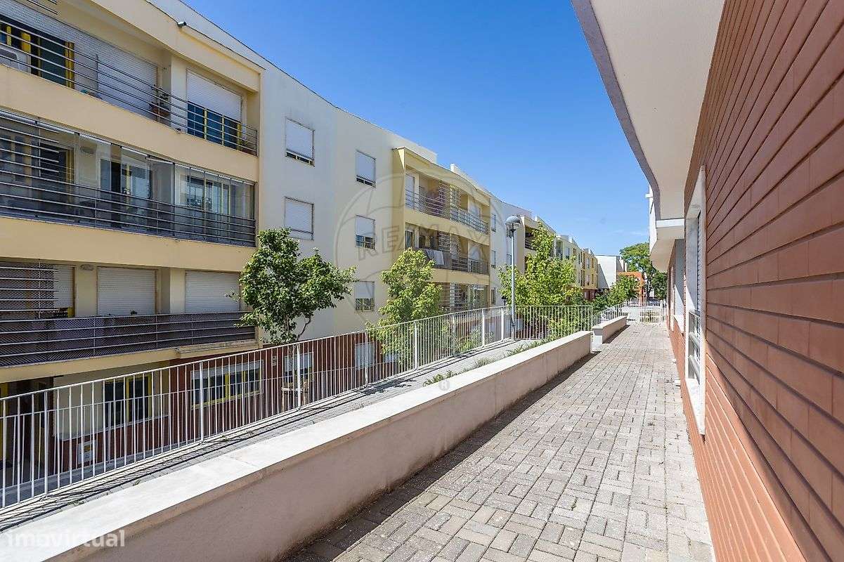 Apartamento T3 à venda em Camarate-42