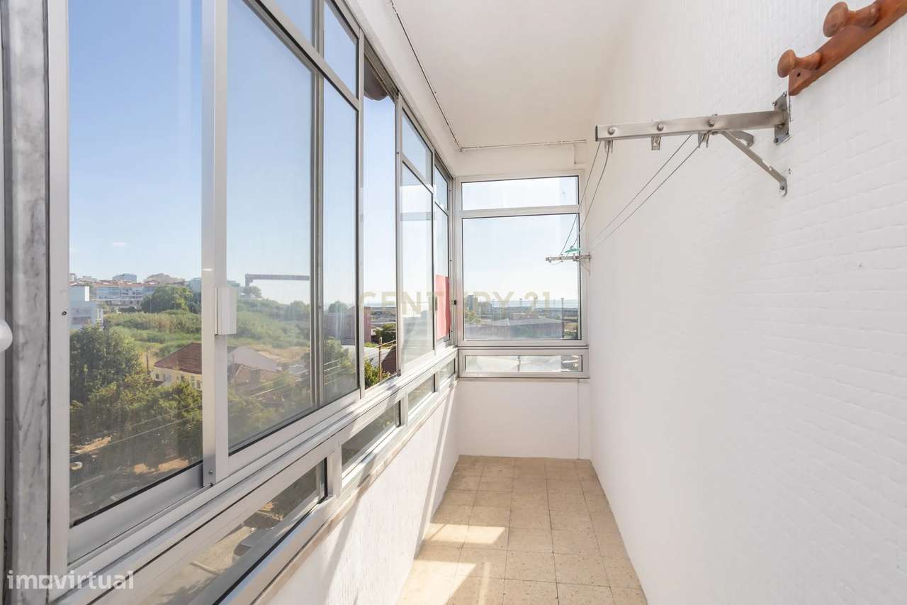 Apartamento T3 em Almada com Excelente Localização-26