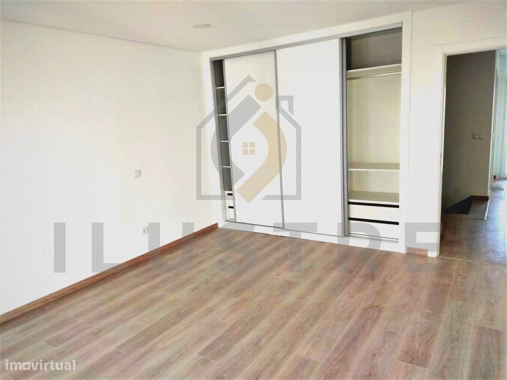 Moradia T3 em construção com piscina e garagem na Charneca de Caparica-5