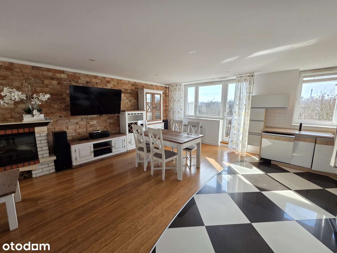 Piękne, przestronne mieszkanie z widokiem na zieleń!!-0