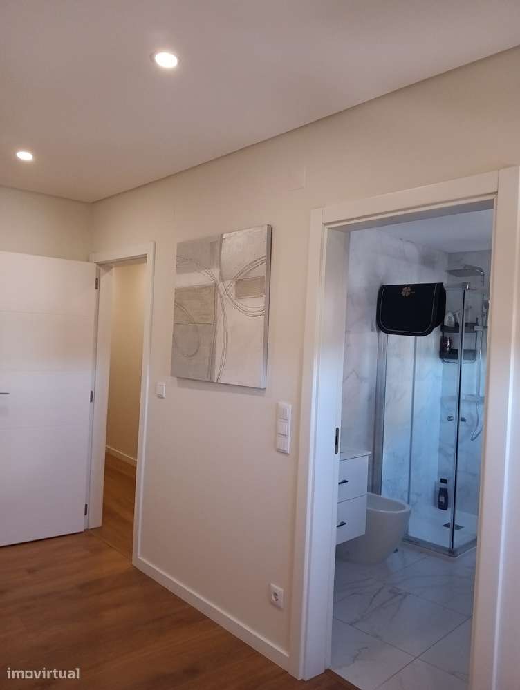 Apartamento T2 Novo com Varanda e Garagem-13