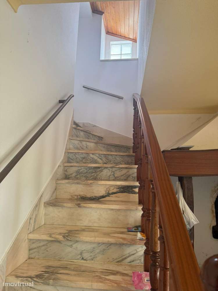 Moradia antiga com terreno, furo de agua e painéis solares aquecimento-11