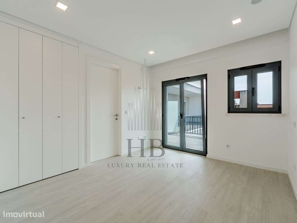 Apartamento T2 com Rooftop Privado, Piscina e Vista Panorâmica-21