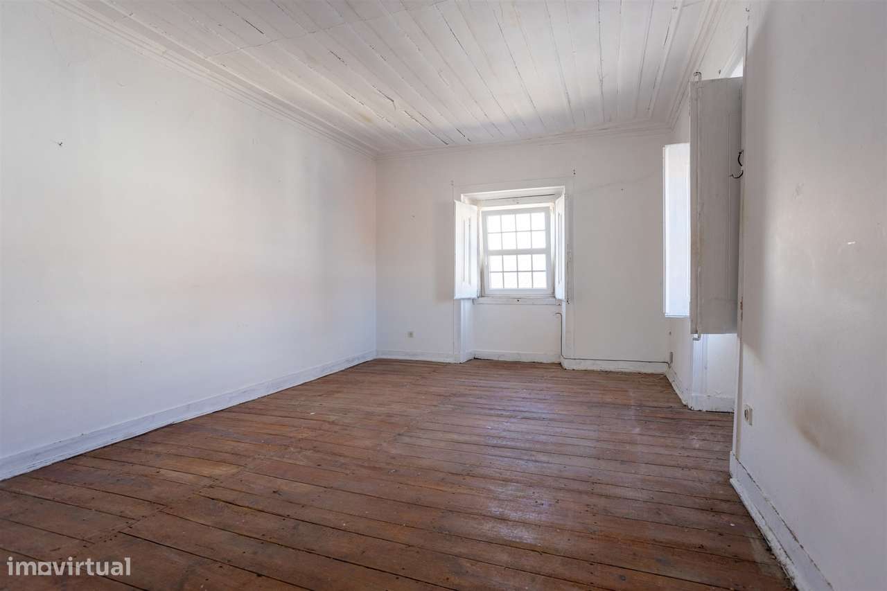 Moradia histórica T6 com piscina e anexo – centro de Salvaterra de Mag-12