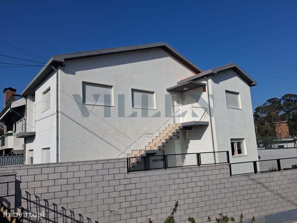 Andar Moradia T3 Renovado com Garagem e 3 Frentes em São Cosme - Go...-36