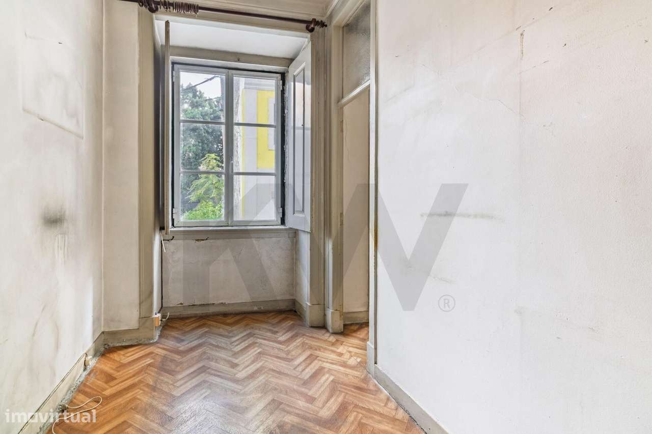 Oportunidade | T2 com logradouro para obras | 64 m2 | Graça | Rua do S - Grande imagem: 5/25