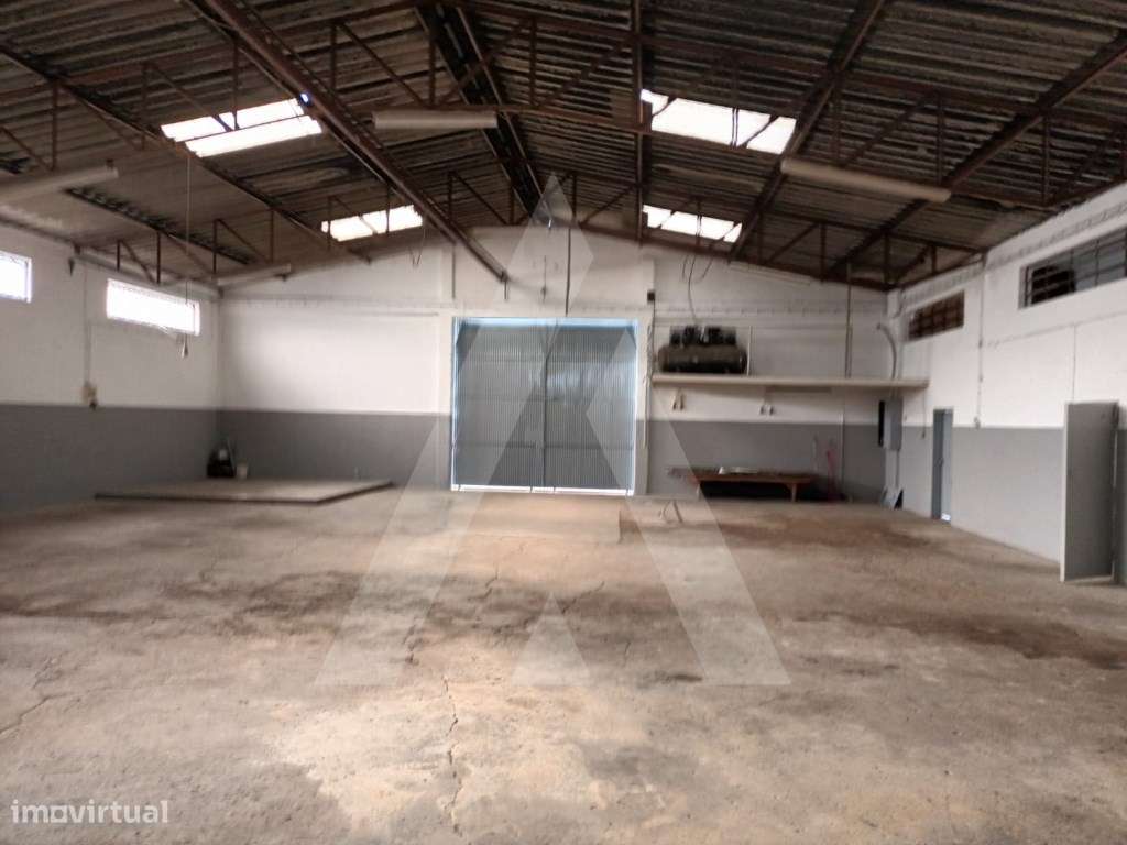 Pavilhão industrial com terreno anexo para venda na Palhaça - Grande imagem: 2/16