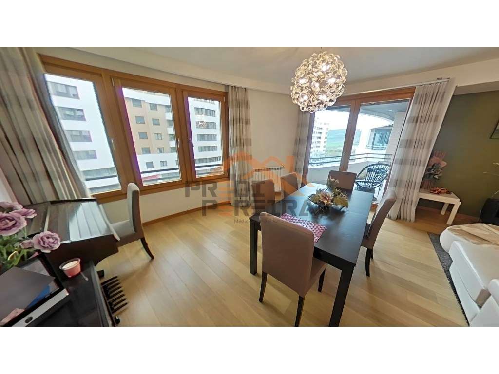 T4 SEMI-NOVO COM VARANDA E BOX PARA 4 CARROS NA QUINTA DO INFANTADO... - Grande imagem: 2/38