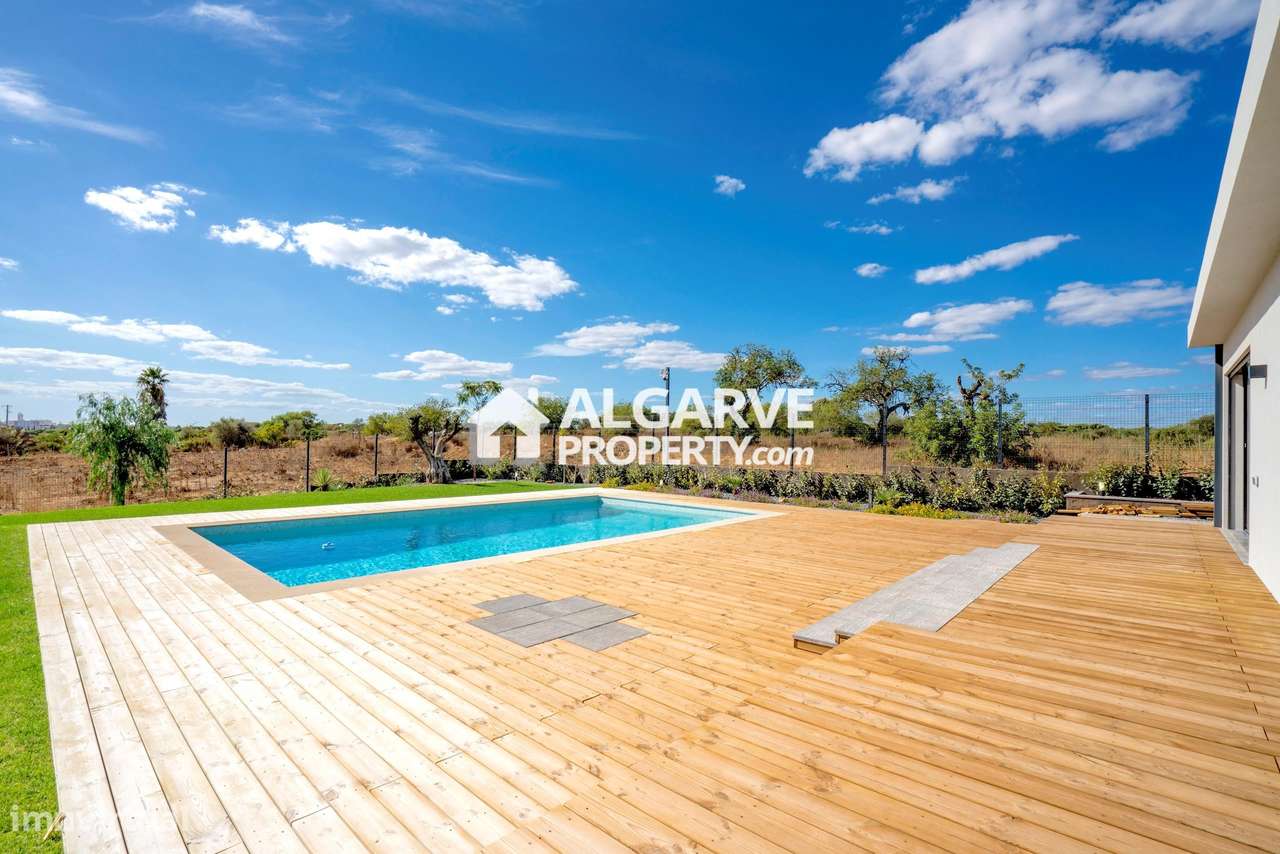 Moradia de Luxo V5+2  perto da praia Cavalo Preto em Quarteira, Algarv - Grande imagem: 2/41