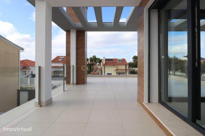Luxuosa moradia isolada de 5 assoalhadas com excelentes áreas - piscin-23
