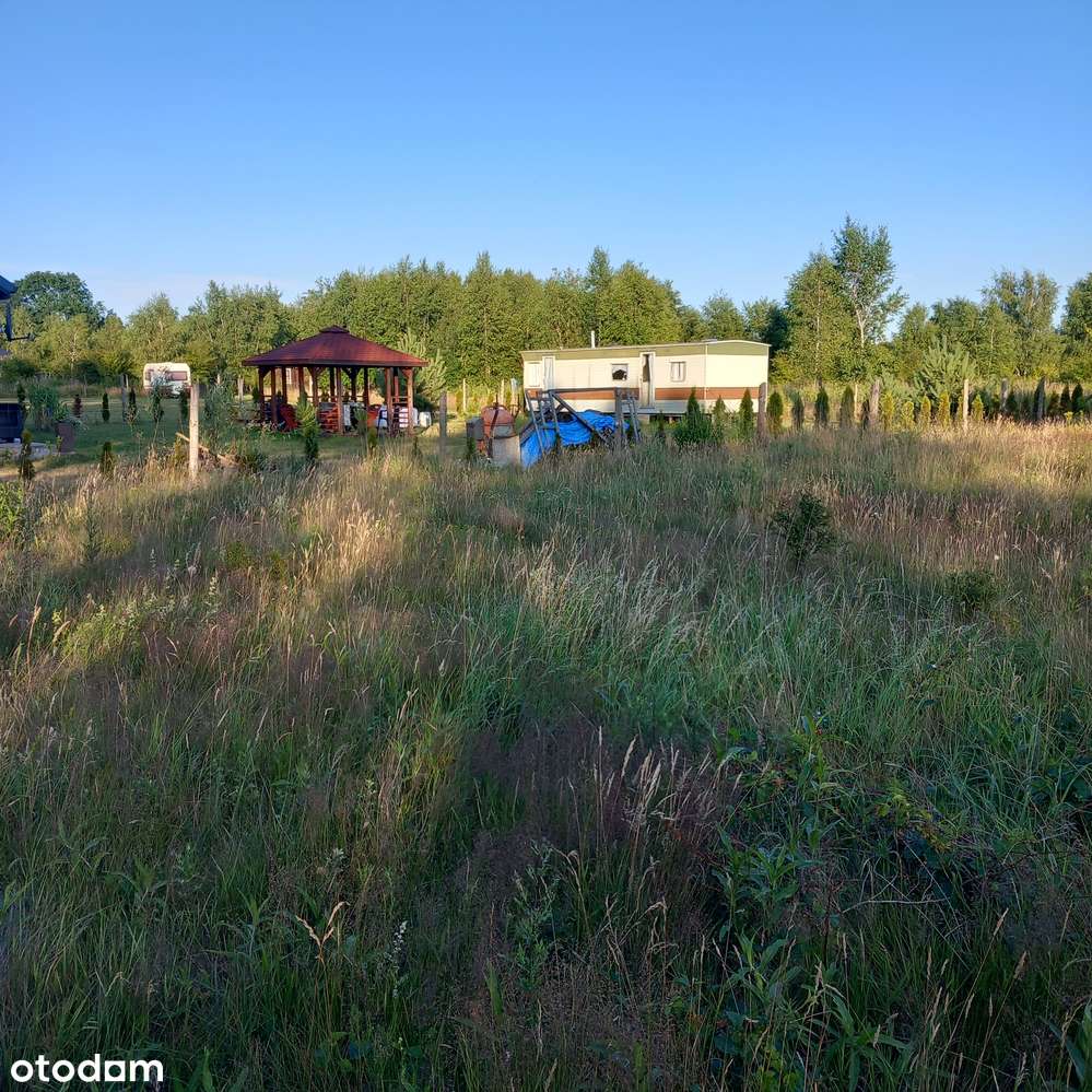 Skraj małej wsi, sąsiedztwo pola golfowego, media obok, droga gminna-3