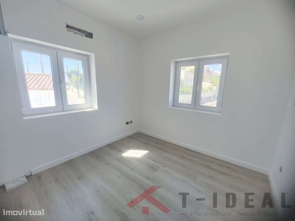 Moradia T3 Renovada com Espaço Exterior-10