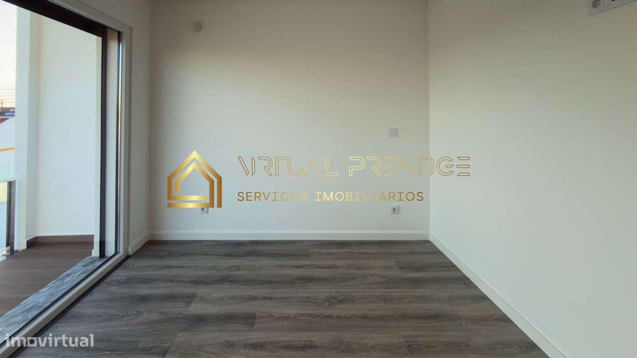 Moradia T4+1 nova com piscina e garagem em Palhais + cave com escri...-16