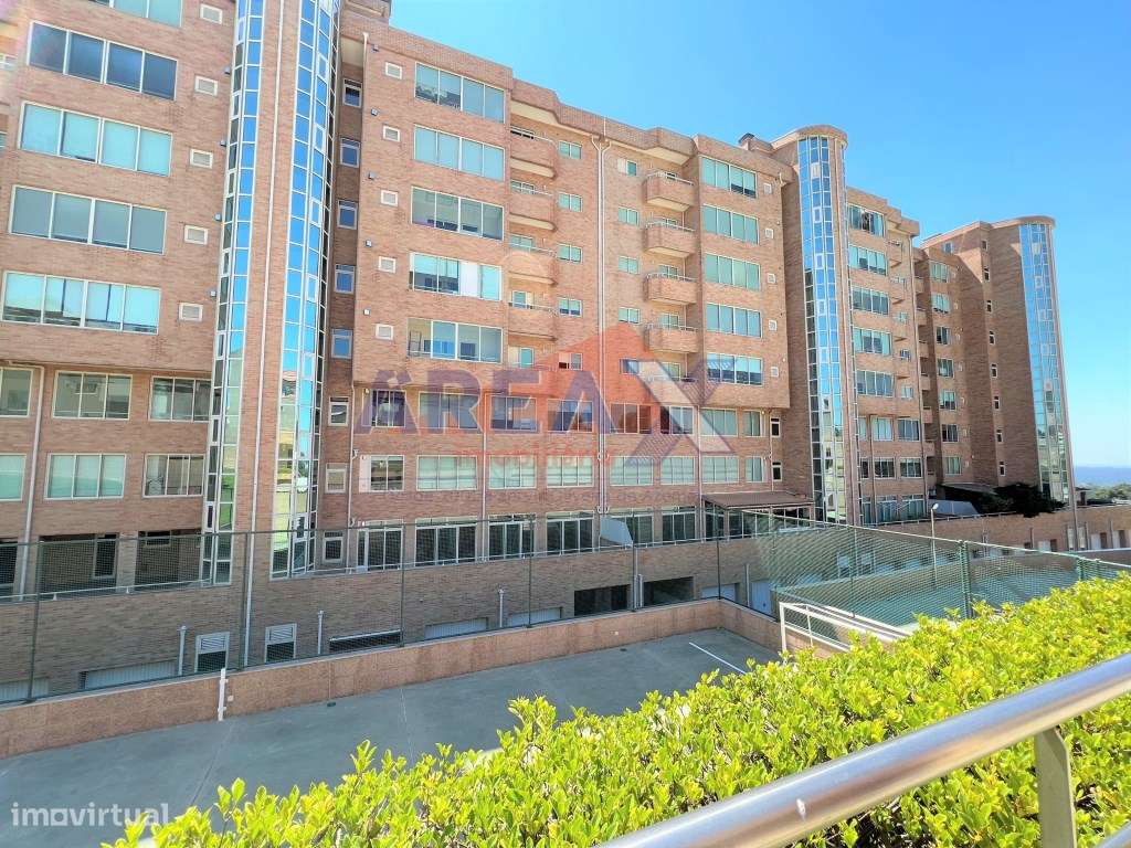 Apartamento T4 de Prestígio | Condomínio Fechado |-14