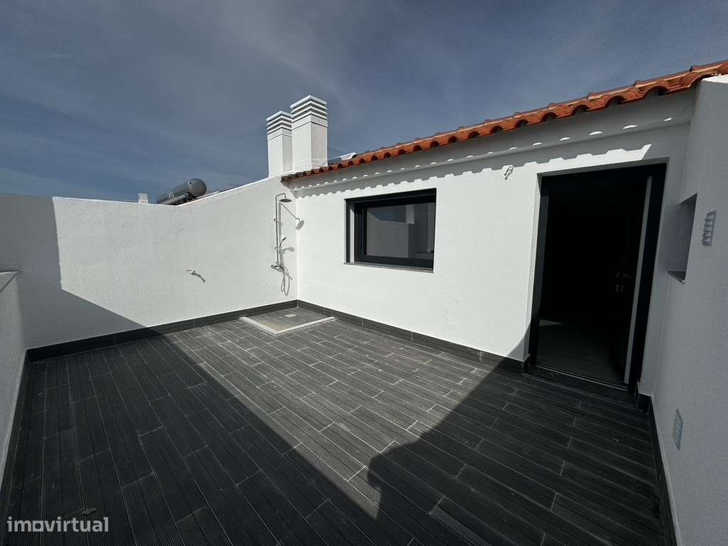 Moradia com 3 Suites, Garagem, Logradouro, Churrasqueira e Piscina-18