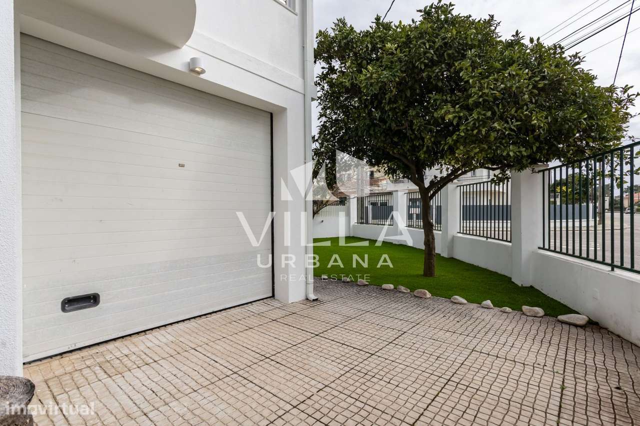 Moradia T3 +1 com Garagem localizada numa zona tranquila em Belverde - Grande imagem: 5/47