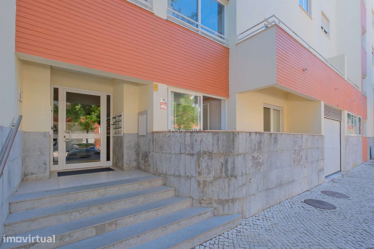 Vende-se T1 com garagem no Parque de São Domingos, em São Domingos de-25