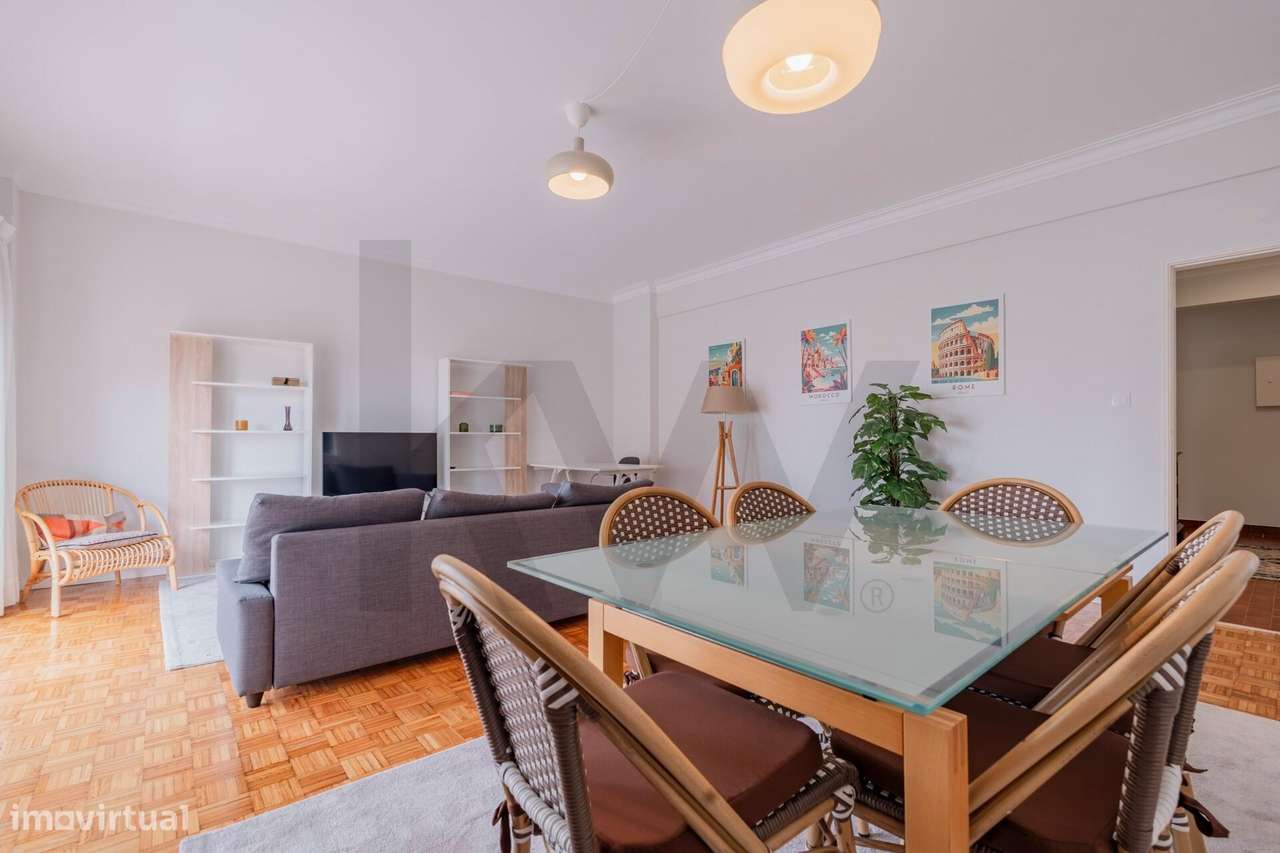 Apartamento T2 na Av. Dr. Francisco Sá Carneiro - Moinho das Antas - O-10