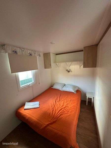 Casa bengalou com 2 quartos 1 de casal , o outro com 2 camas individua - Grande imagem: 4/8