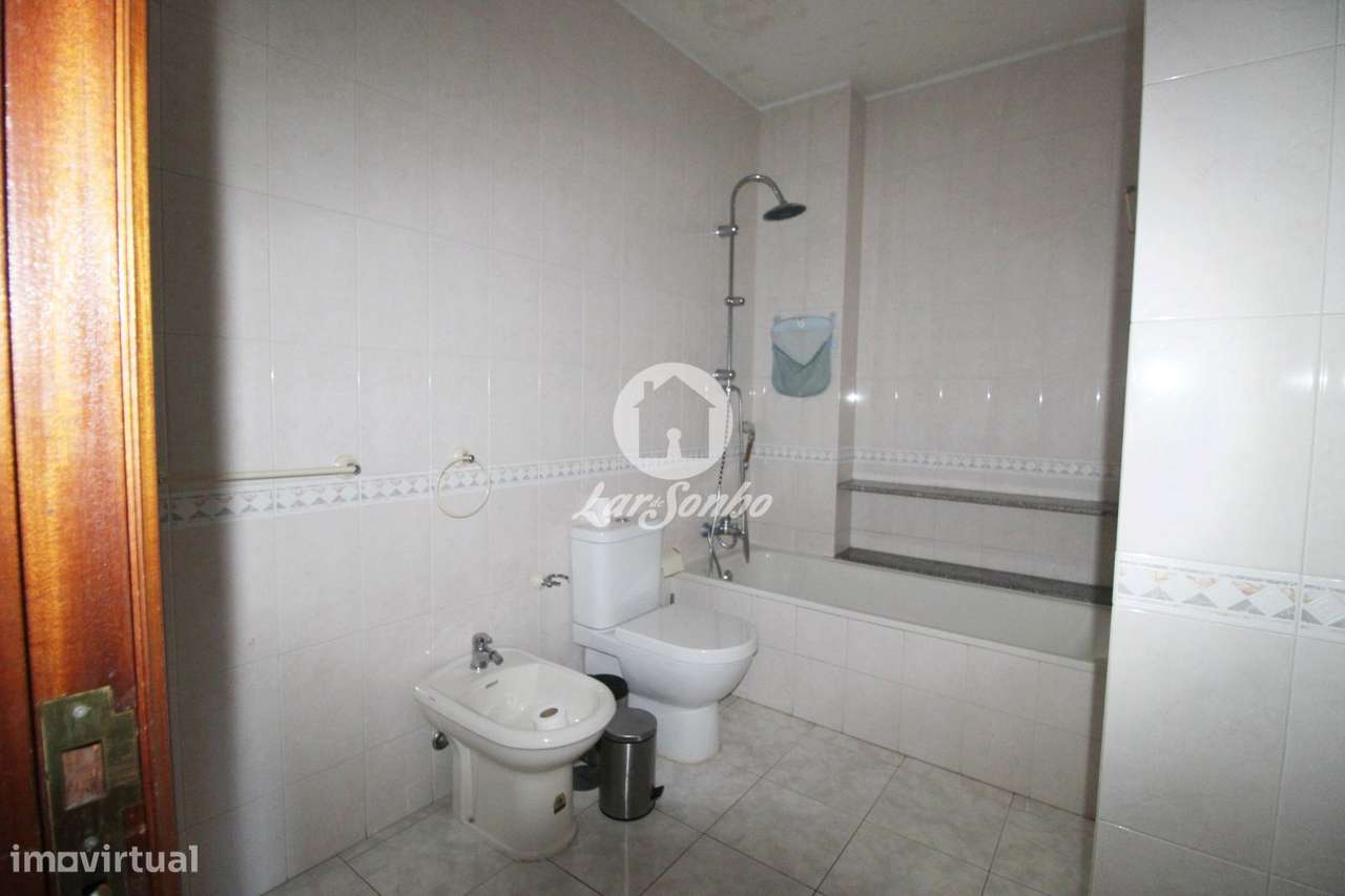 Apartamento T2, situado em Arcozelo, a 2,5km da Praia-7