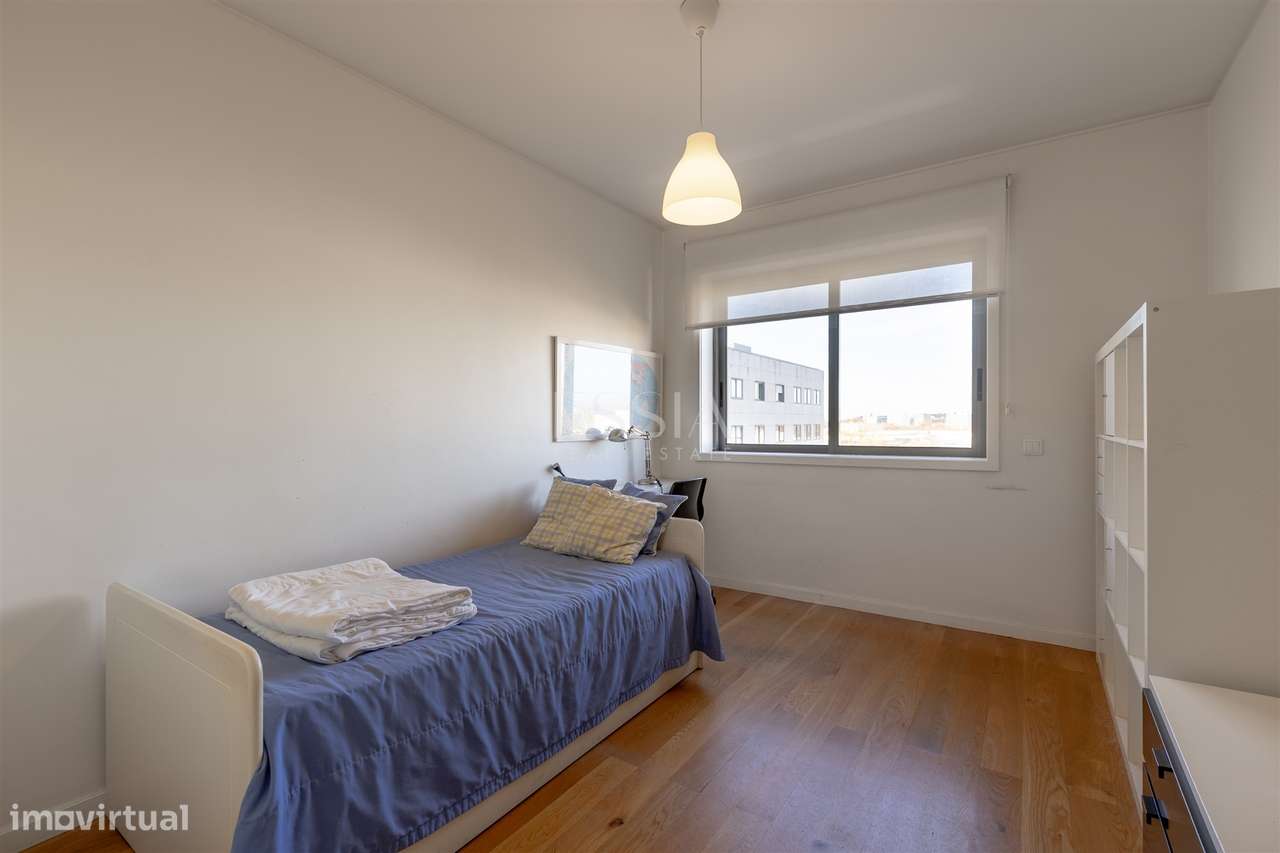 T3+1 com Varanda, 2 Lugares de garagem e Layout Personalizado, Ramalde-17