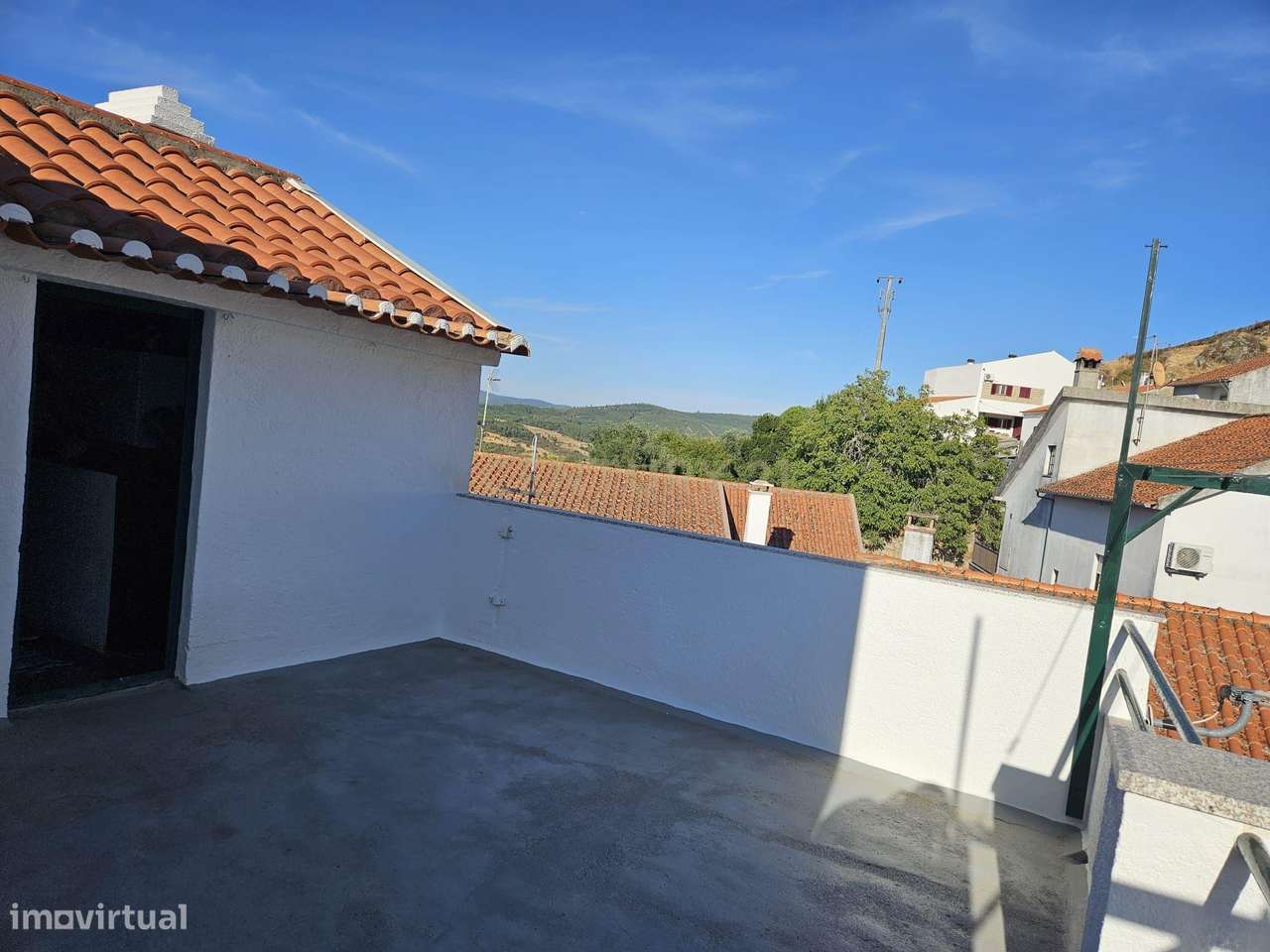 Moradia T3 com terraço e vista para o Castelo – Penamacor - Grande imagem: 4/42