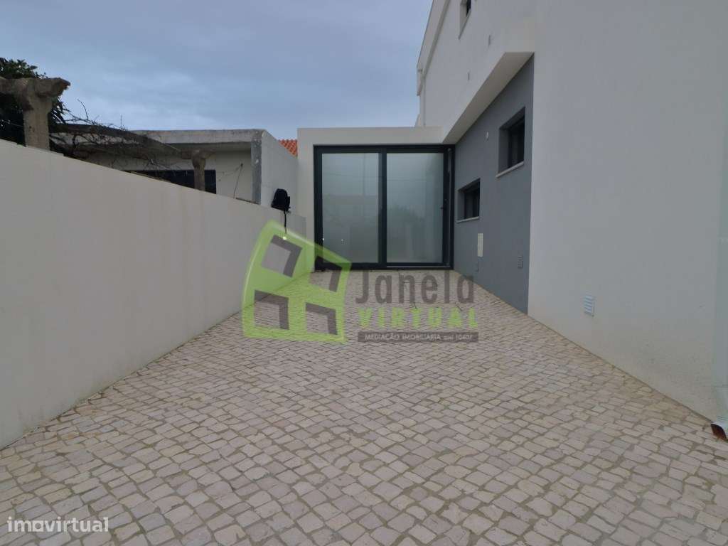 Moradia Geminada T3 com Piscina - Fernão Ferro-16