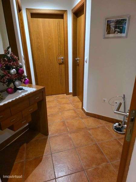 Apart T2  mobilado c/ lugar garagem, arrecadação - Grande imagem: 4/10